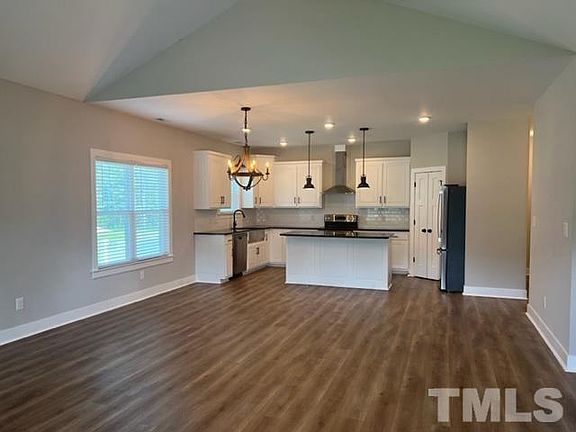 3rd image of 75 Wildberry Dr