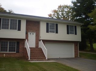 262 Wades Ln, Christiansburg, VA 24073