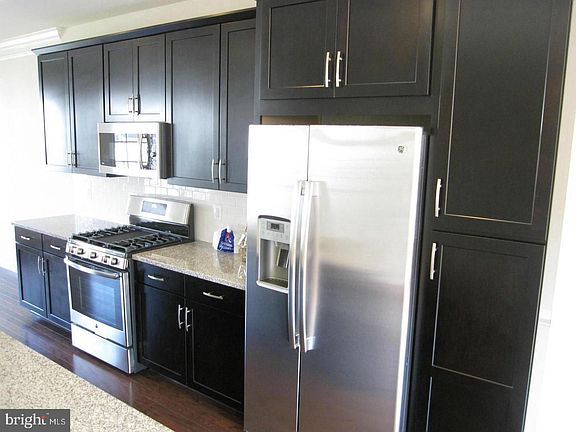 3rd image of 22536 Cambridgeport Sq
