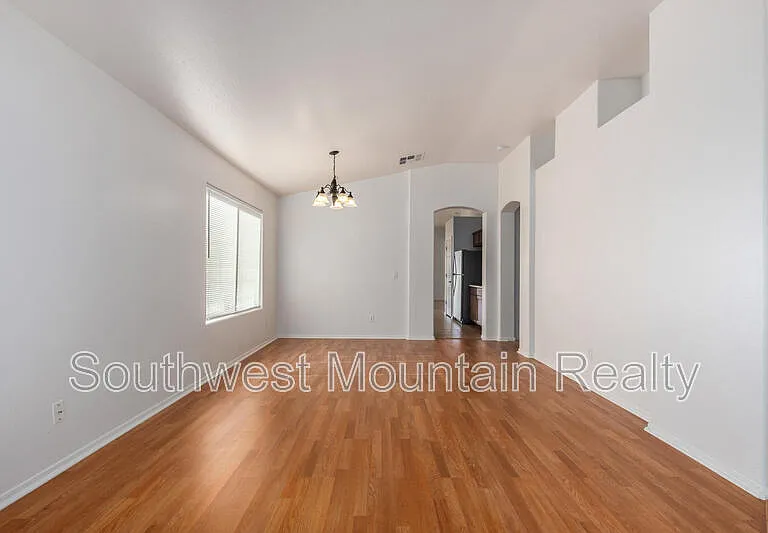 1140 W Oak Tree Ln — Photo 7