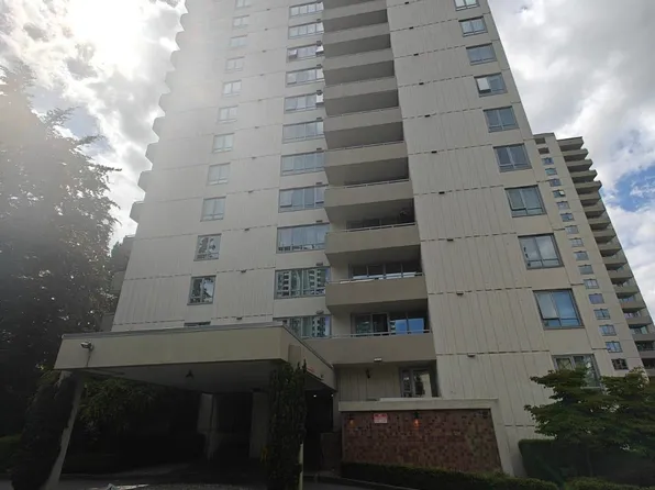 5645 Barker Ave #307, Burnaby, BC V5H 3Z5