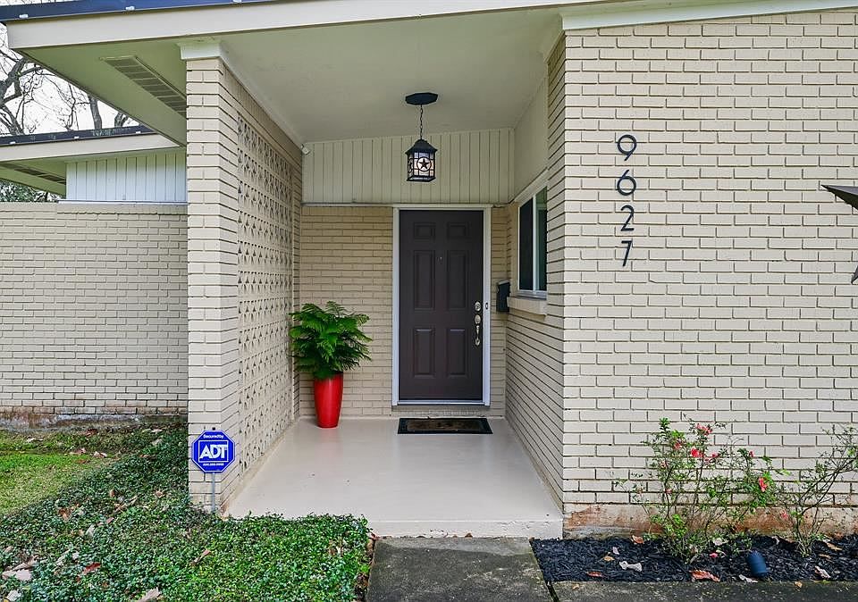 1st image of 9627 Fairdale Ln