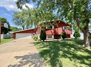 2931 Robin Hood Dr, La Crosse, WI 54601