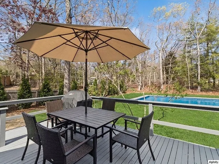 135 Pembroke Dr — Photo 5