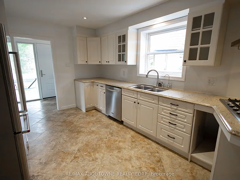 25 Allonsius Dr #MAIN — Photo 5