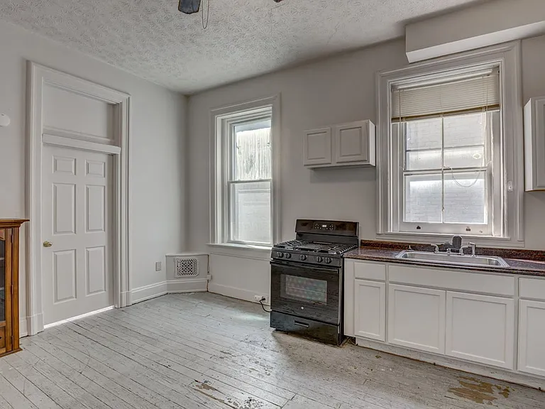 2235 Victor St #1B — Photo 14