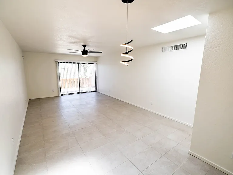 5144 N Avenida Primera — Photo 8