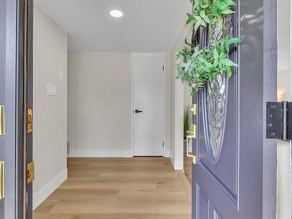 5th image of 6824 Oaklawn Way