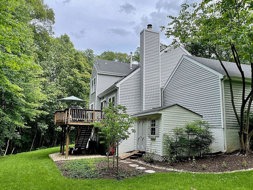 2nd image of 13902 Castle Ct
