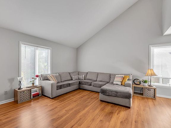4th image of 1140 Bay Meadows Dr