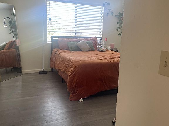 2nd image of 880 Greenfield Ave APT K-1