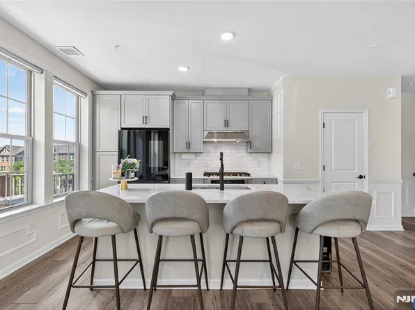 29 Arnold Dr, Wood Ridge, NJ 07075
