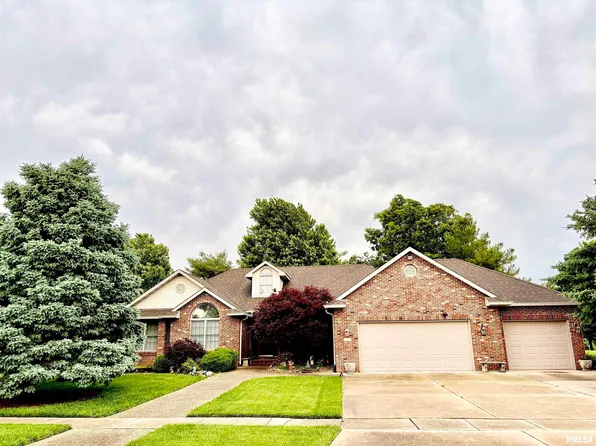 24 Wadsworth Dr, Jacksonville, IL 62650