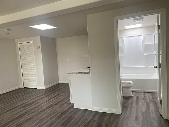 4th image of 600 Rosemont St