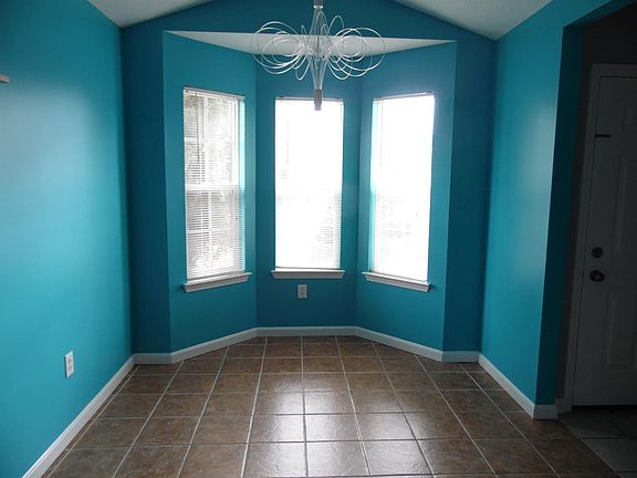 4th image of 253 Clover Valley Dr