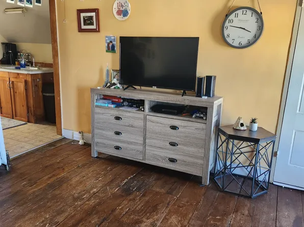 (undisclosed Address), Rockland, ME 04841