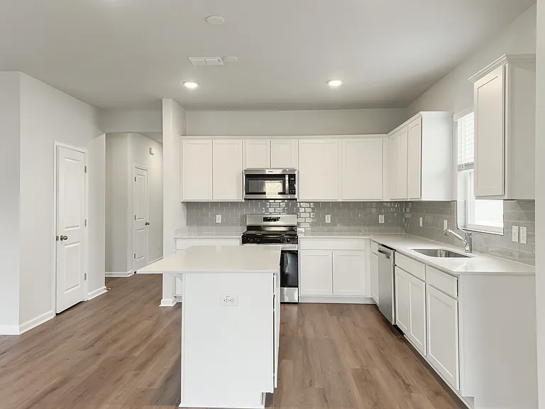 725 Meadowbrook Ln — Photo 12