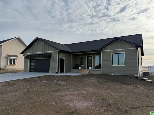 1625 Lincoln Pl SE, Orange City, IA 51041
