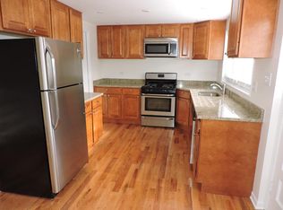 426 1/2 Ridge Rd, Wilmette, IL 60091