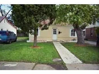 15041 Riverside Dr photo 1