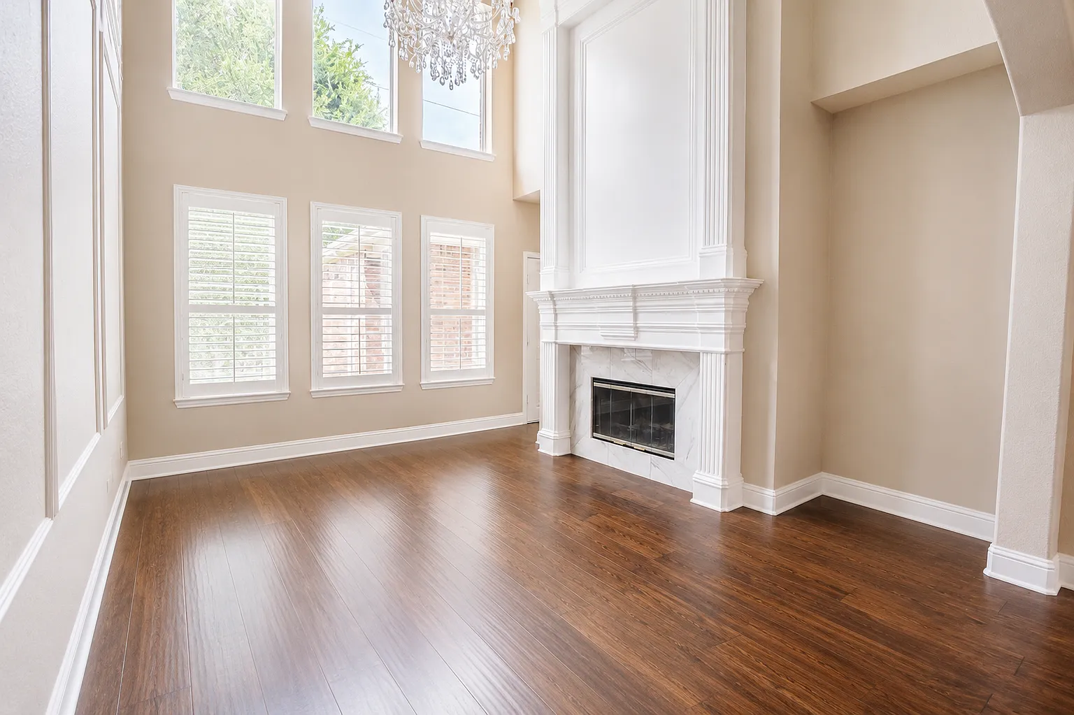 5 bed, 4289 sqft, $4,500 — Photo 4