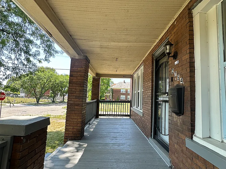 2754 Columbus St — Photo 15