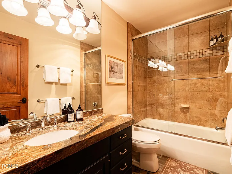 1525 Lakeside Cir — Photo 51