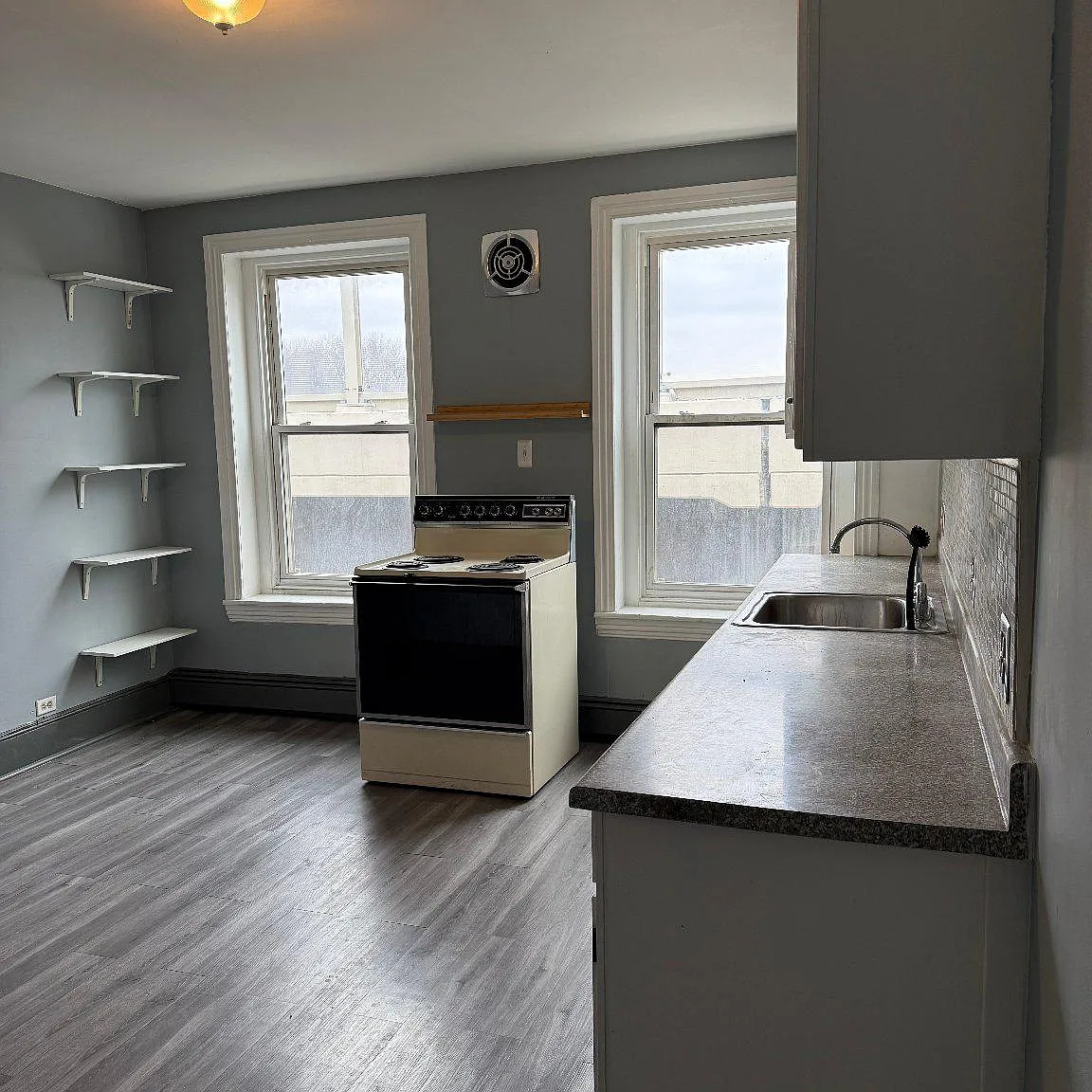 2 bed, 1.0 bath, 800 sqft, $1,575 — Photo 2