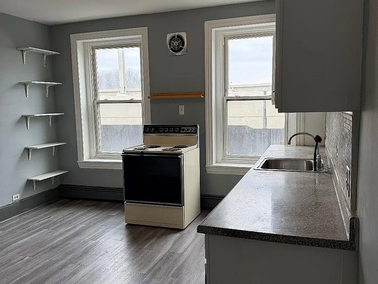 2731 E Cumberland St #3 — Photo 2