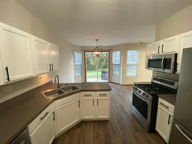 610 Springbrook Trl N — Photo 5