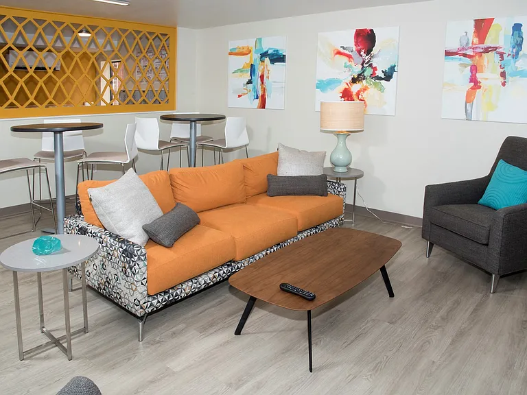 Continental Apartments — Photo 10