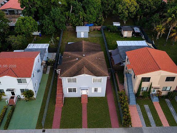 2nd image of 111 SW 31st Ct