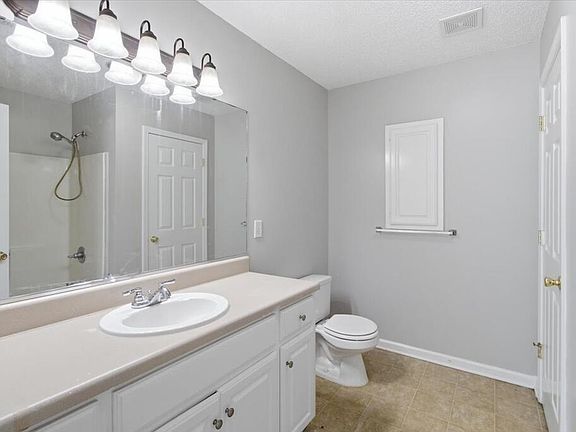 4th image of 207 Greenbriar Cir