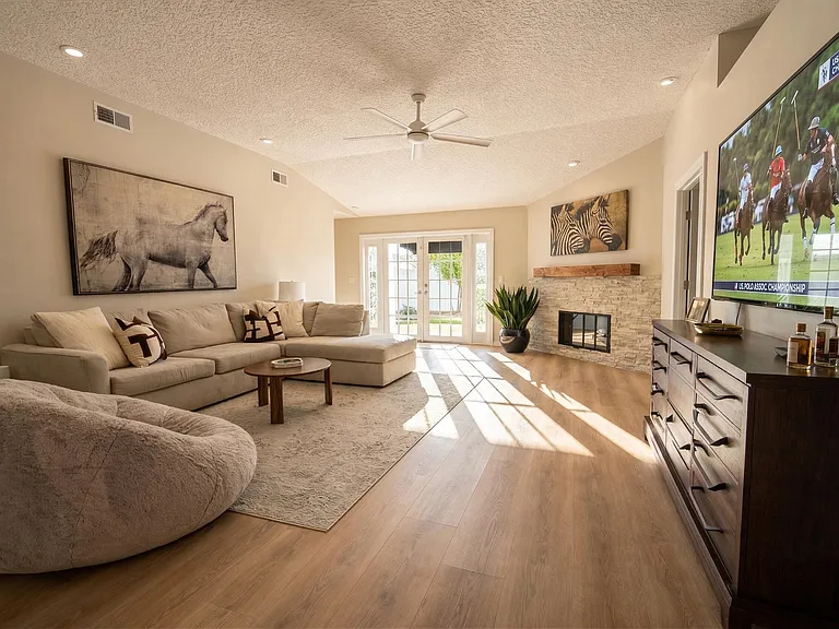 13009 W Meadowbreeze Dr — Photo 2