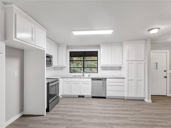 2nd image of 17 Cobb Cir