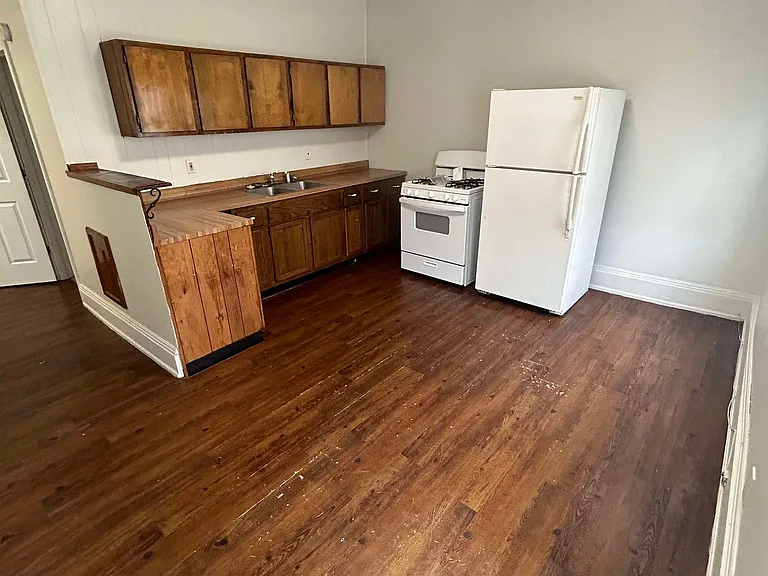 402 Elm St #2 — Photo 3
