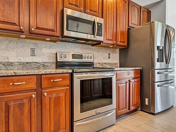5th image of 3002 Alshire Ln