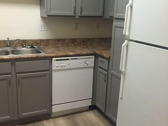 2nd image of 811 N Hayworth Ave APT 102