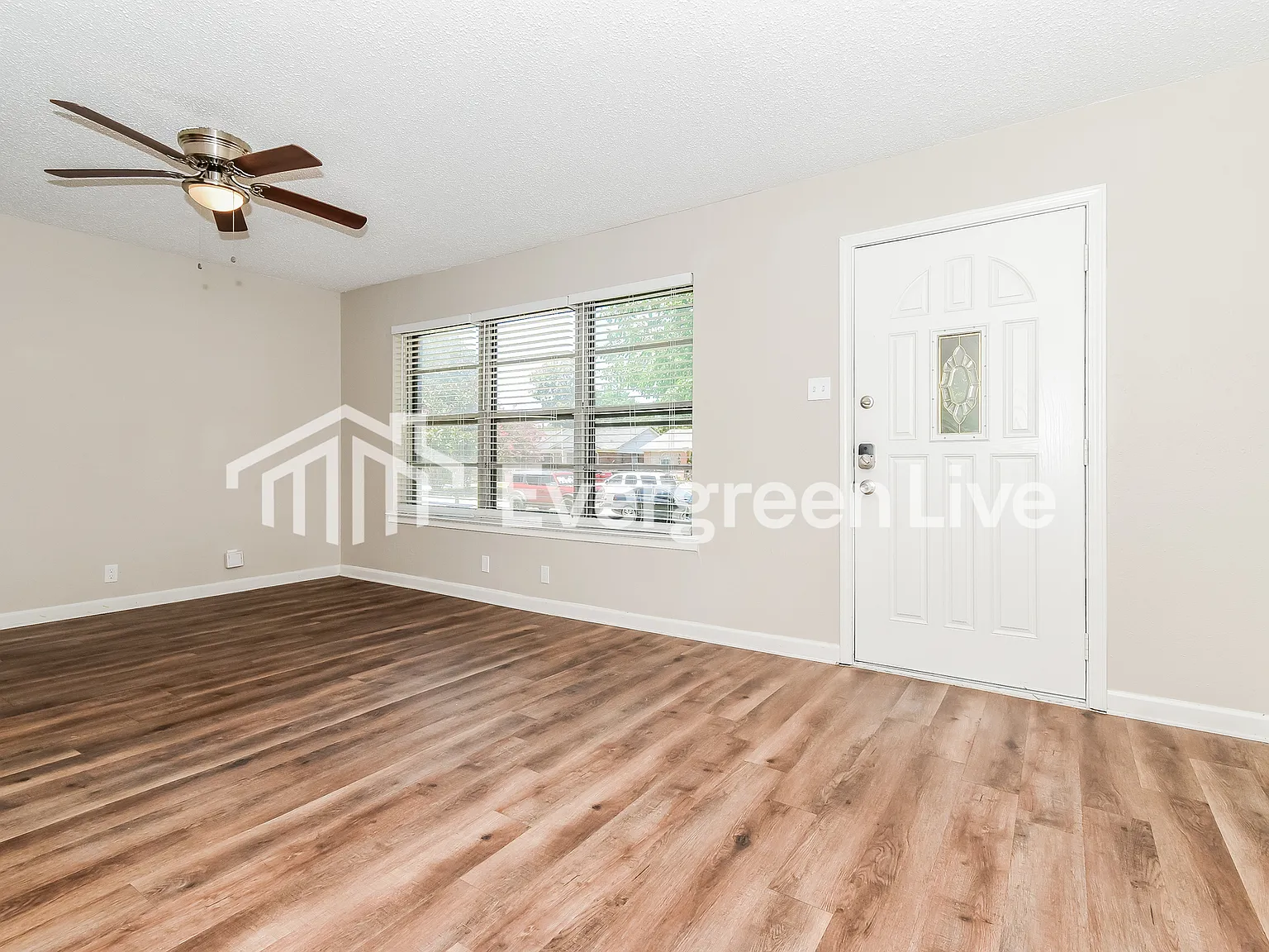 4 bed, 2.0 bath, 2188 sqft, $1,945 — Photo 3