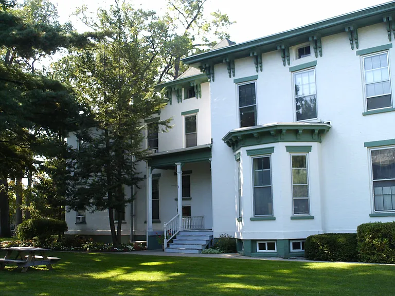 Skidmore Apartments — Photo 36