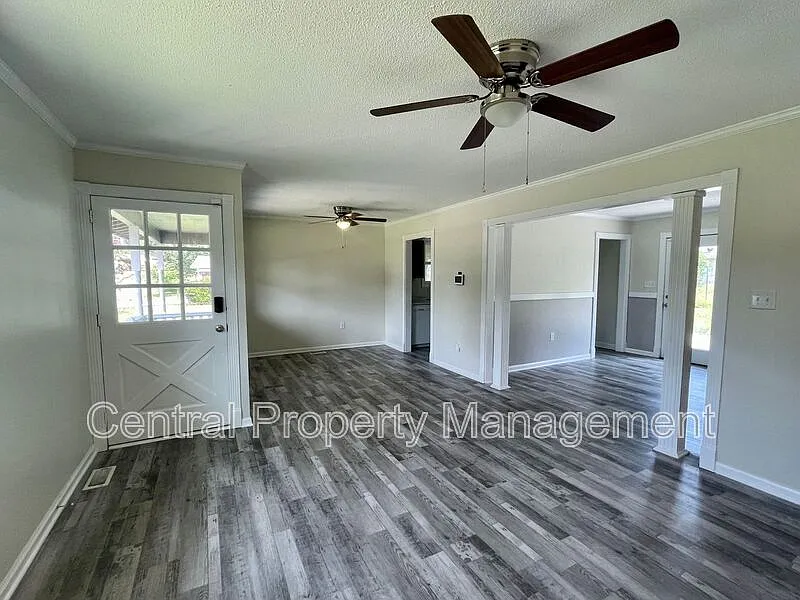 2 bed, 1.0 bath, 1033 sqft, $1,495 — Photo 3