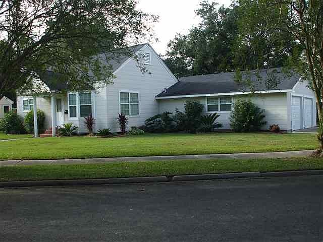 1st image of 2200 Glenwood Dr
