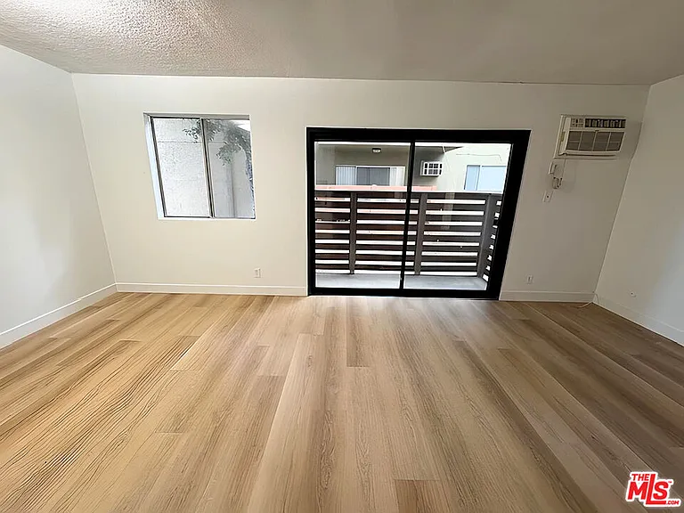 5032 Maplewood Ave #103 — Photo 3