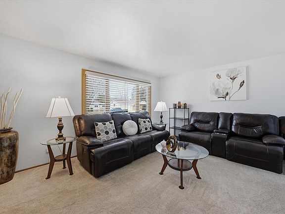 3rd image of 9045 West Rochelle AVENUE