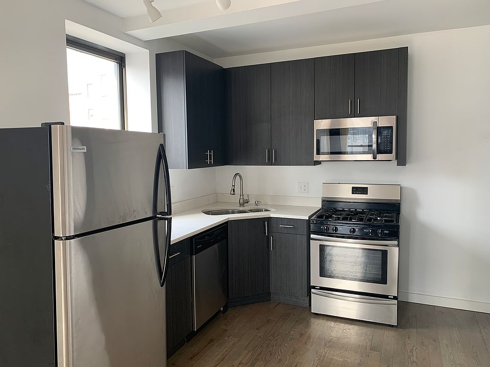 1st image of 627 W Lake St #306
