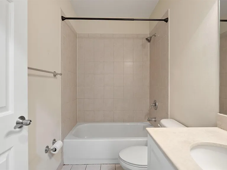 6094 Live Oak Ct #B — Photo 7