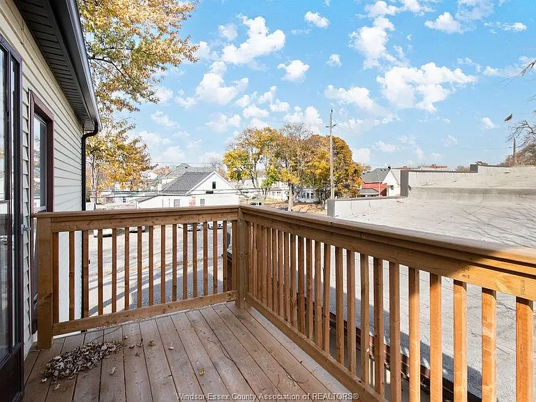 1567 Cataraqui St #UPPER — Photo 9