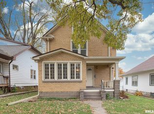 140 13th St, Silvis, IL 61282