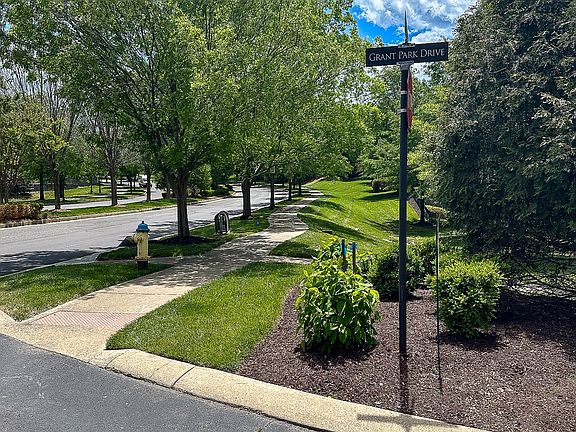 3rd image of 524 Grant Park Ct