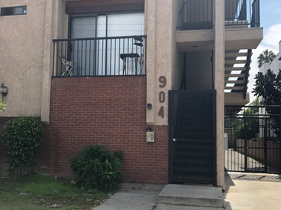 904 E Lomita Ave #4